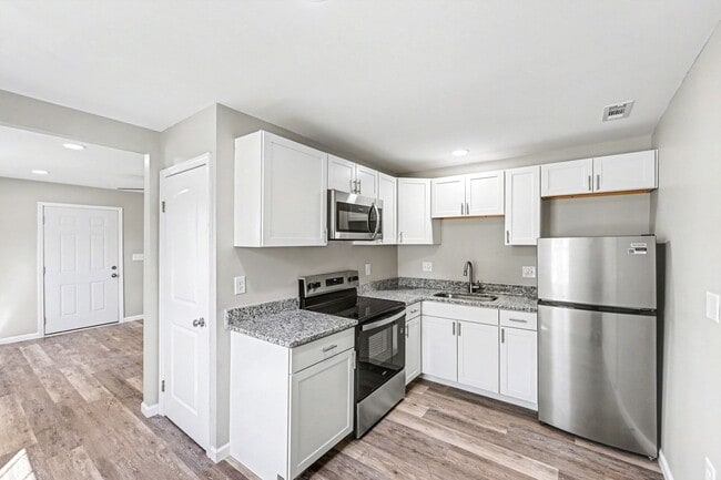 Building Photo - Renovated 2 Bed 1 Bath Home