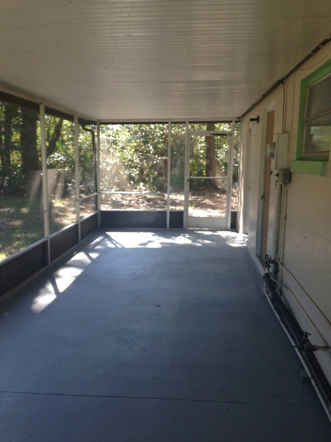 Building Photo - 3 Bed 1 Bath Home | Pet Friendly | Washer Dryer Hook Ups | Section 8 Welcome