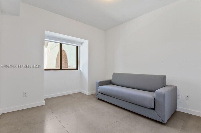 Building Photo - 3131 NE 7th Ave