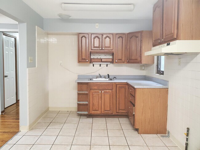 Building Photo - 6 Hazelwood Ln