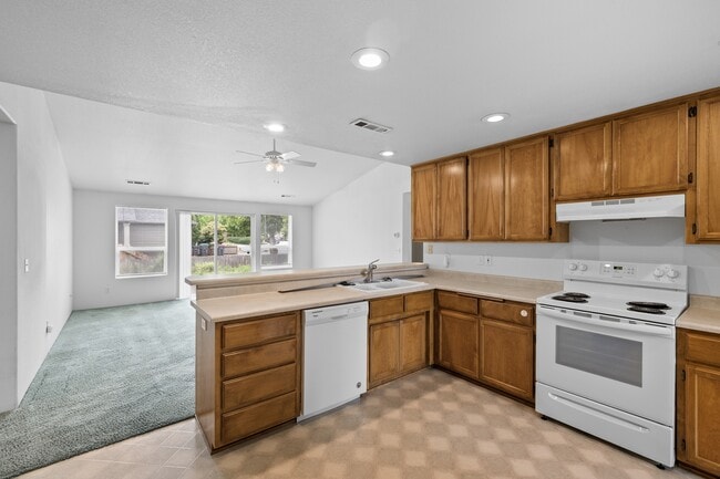Building Photo - 621 Shadow Wood Dr