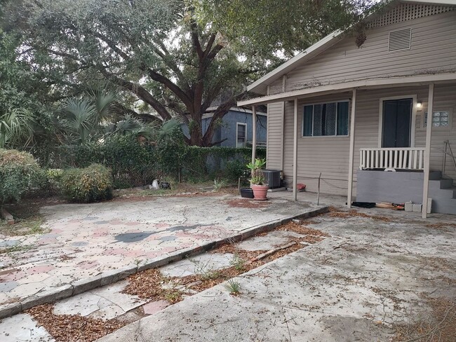 Building Photo - Historic Ybor City Home