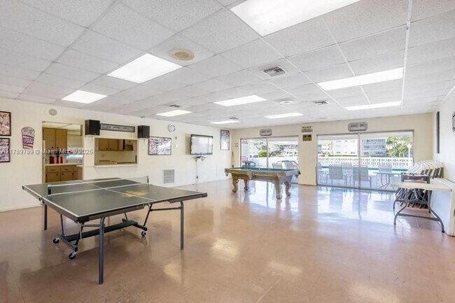 Building Photo - 1825 S Ocean Dr