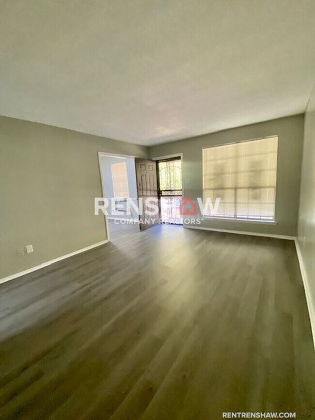 Corner Unit Duplex in Whitehaven Park East... 3377 Arnold Rd Memphis