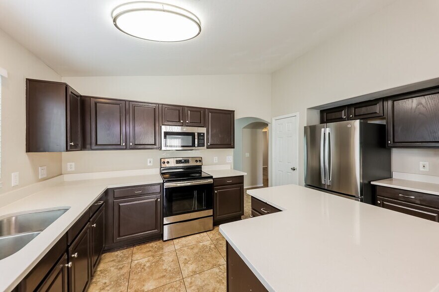 Building Photo - 12024 W Rosewood Dr