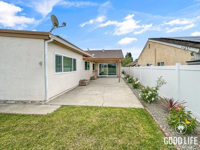 Building Photo - Spacious 3BR/2BA Home with 2-Car Garage in Lake Forest, CA – Great Location