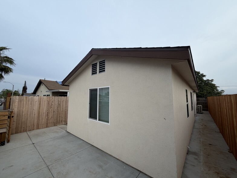 Building Photo - 10896 Worthing Ave