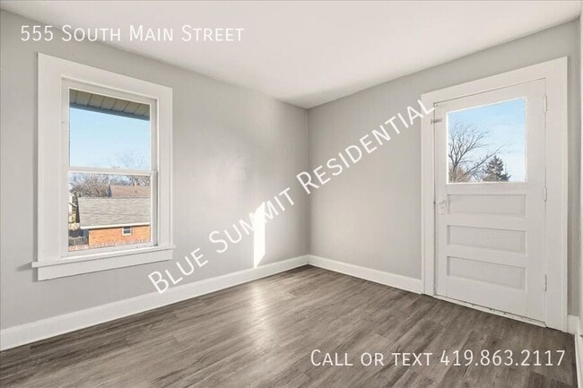 Building Photo - 555 S Main St