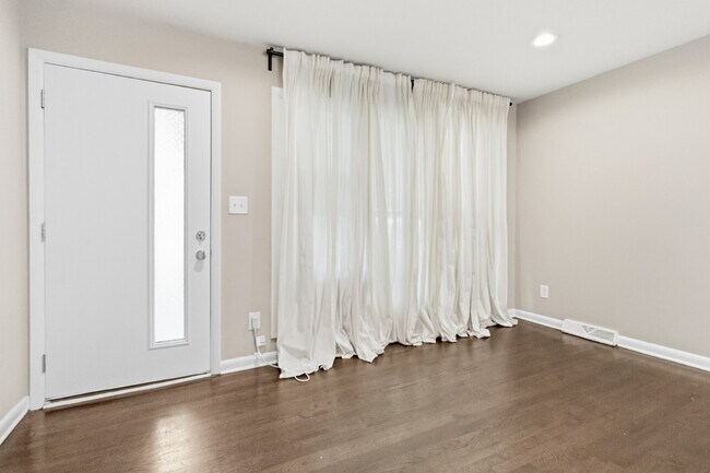 Building Photo - Plaza Midwood/Noda Duplex Property