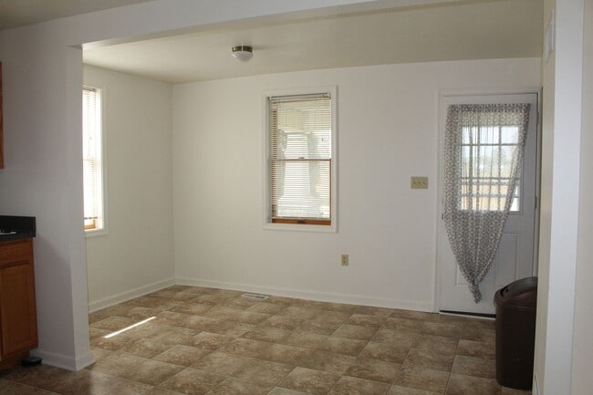 Building Photo - Single Family Home