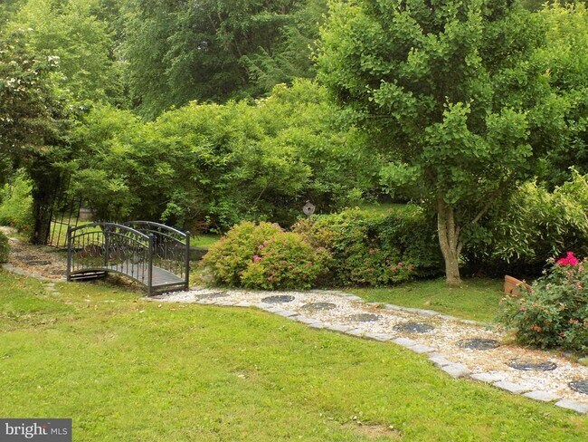 Building Photo - 313 Glenville Rd