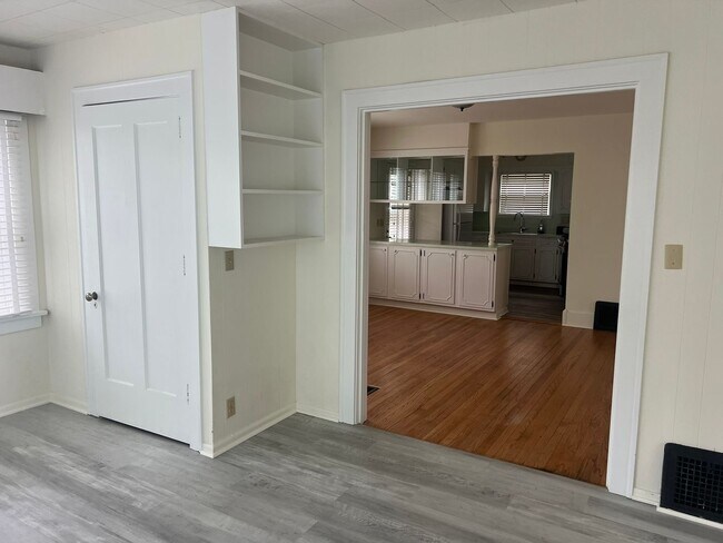 Building Photo - 240 W Locust St