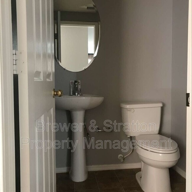 Building Photo - 4610 N 124th Ave