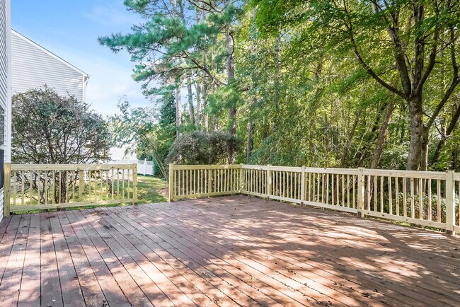 Building Photo - 5001 Satinwood Dr