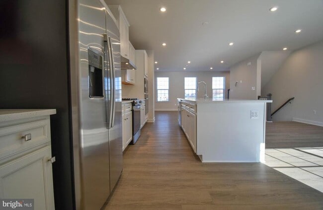 Building Photo - 120 Emily Wy