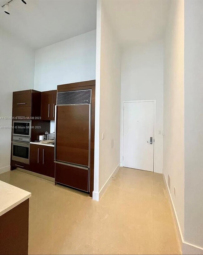 Building Photo - 495 Brickell Ave