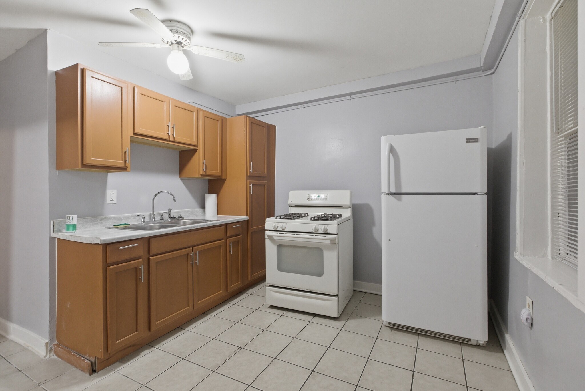 Building Photo - 1752 Drake