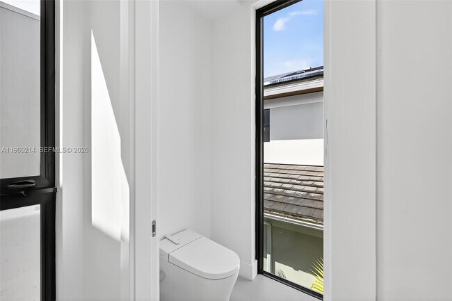 Building Photo - 620 Solar Isle Dr