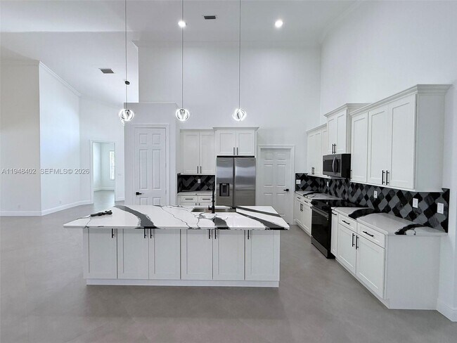 Building Photo - 1749 SW Desert Ave