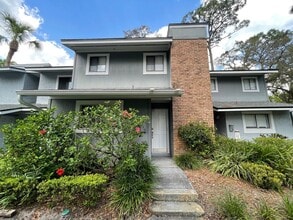 Building Photo - 710 Raymond Cir