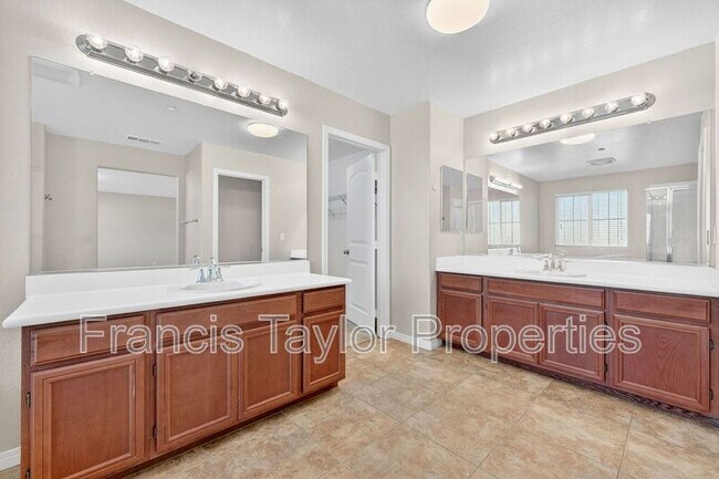 Building Photo - 504 Eureka Dr