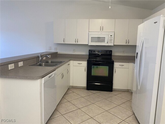 Building Photo - 1029 SE 11th St