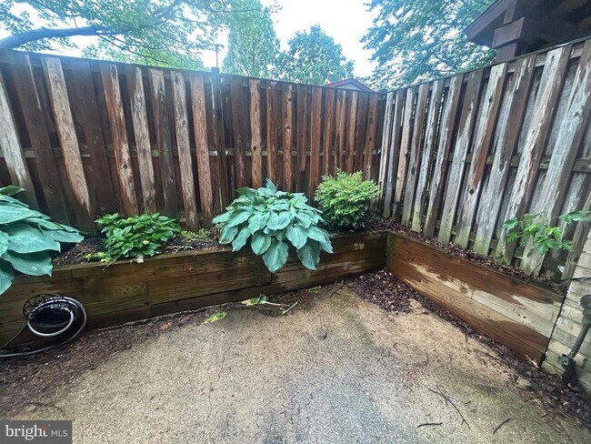 Building Photo - 9574 Standon Pl