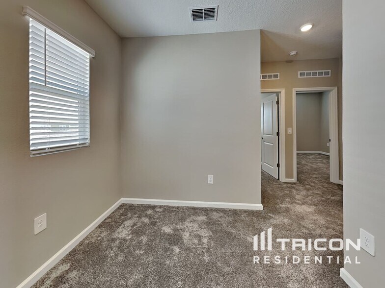 Building Photo - 1818 Rider Rain Ln