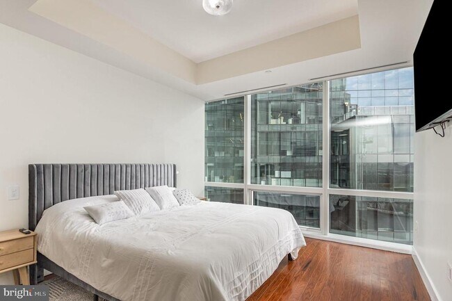 Building Photo - 300 International Drive