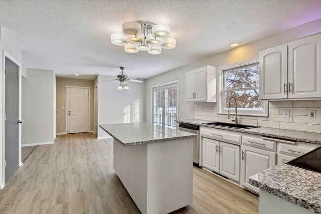 Building Photo - Lovely 4BR 4BA Home in the Best Neighborhood in Sartell!
