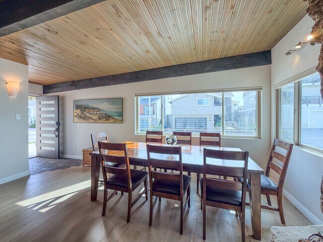 Building Photo - 1327D - The Sea Bum Sanctuary | 2 Bed 2 Ba...