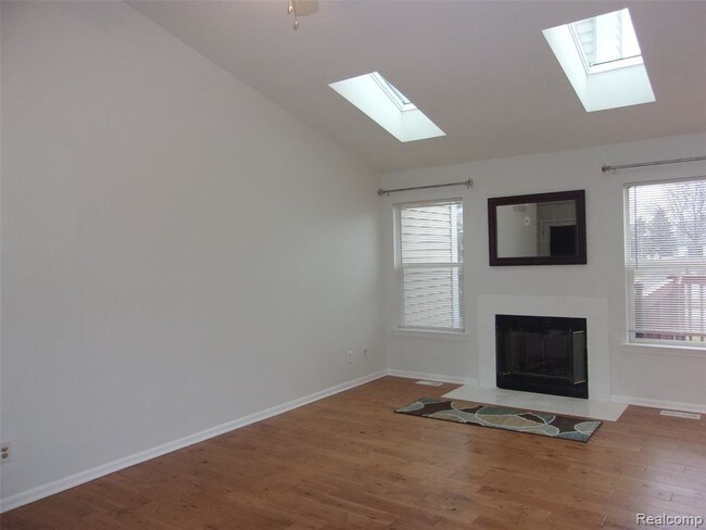 Building Photo - 21749 Lincoln Dr