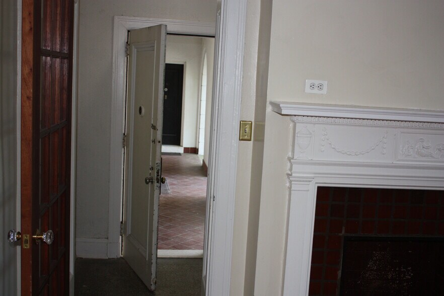 Building Photo - 3409 Greenway