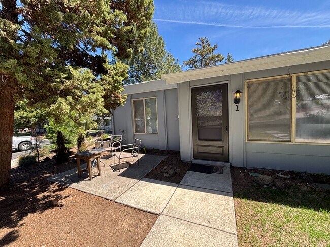 Primary Photo - Garden-Style Condo in the Heart of Bend!