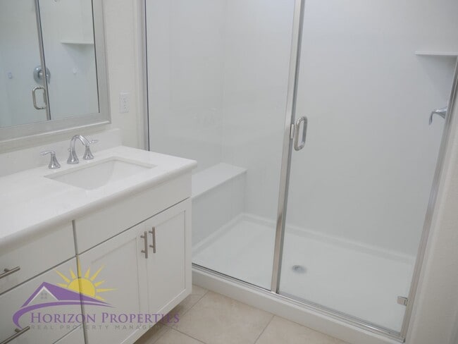 Building Photo - Modern Two-story 4 Bed 3.5 Bath 2,786 sqft...