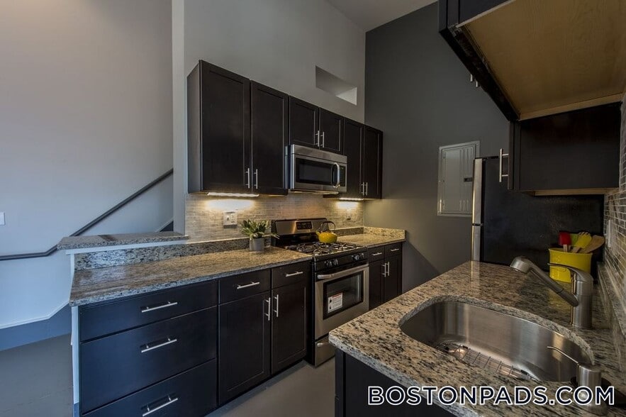 Building Photo - 160 E Berkeley St