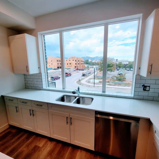 Building Photo - Phenomenal GORGEOUS HOME!!