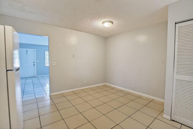 Building Photo - 1490 NW 20th St