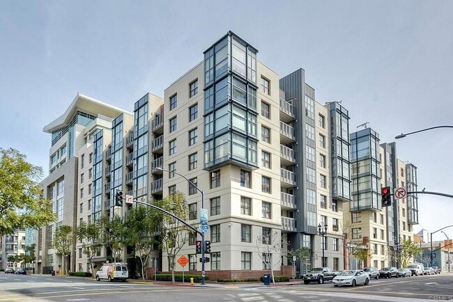 Building Photo - "Urban Oasis: Spacious 1-Bedroom with Granite  Finishes in Downtown San Diego"