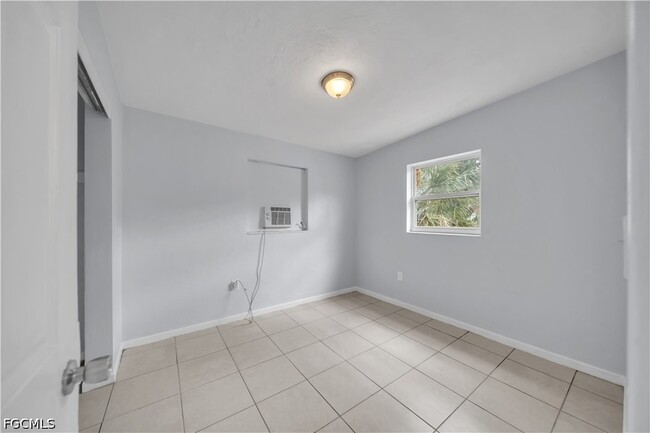 Building Photo - 1527 Gardenia Ave
