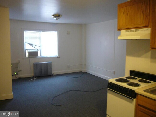 Building Photo - 121 E Gay St