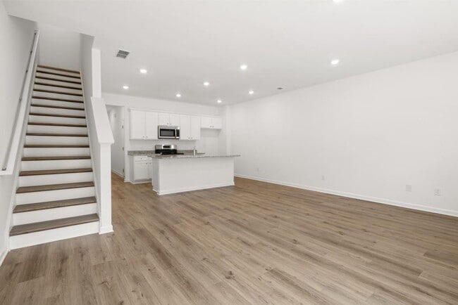 Building Photo - 128 Hazel Dr