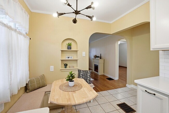 Building Photo - 2695 Bellwood Ave