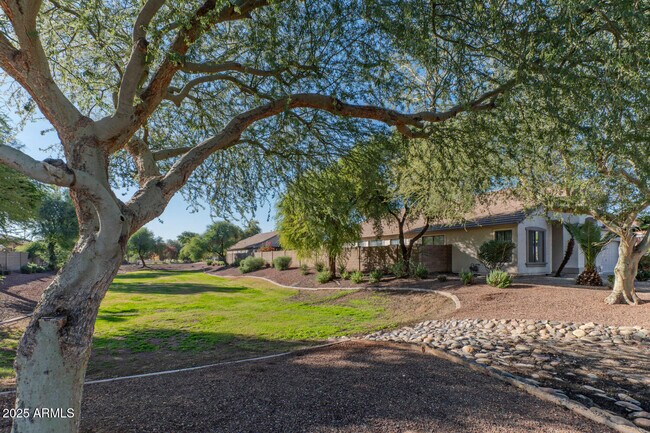 Building Photo - 11605 W La Reata Ave