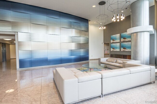 Building Photo - 2 BD/2 BA/2 Parking Condo in the Moana Pacific