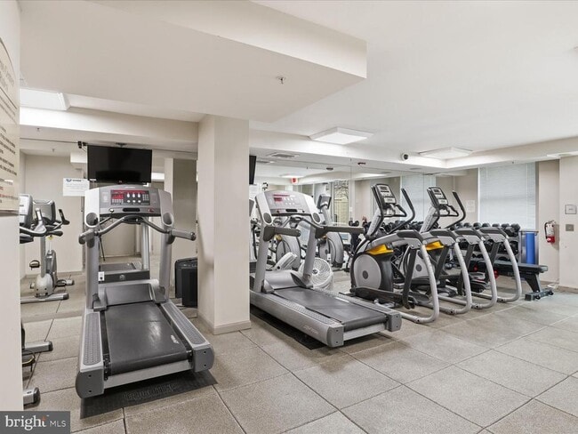 Building Photo - 880 N Pollard St