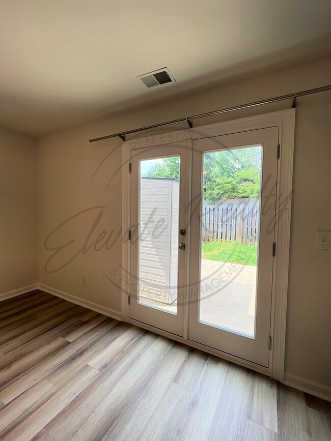 Building Photo - SPECIAL: FIRST MONTHS RENT FREE! Two Bedro...