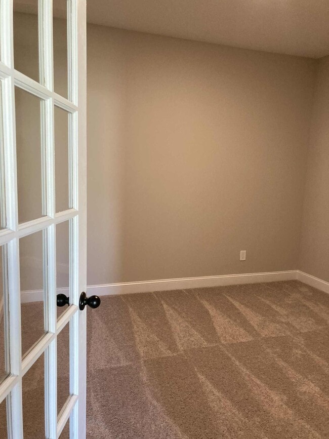 Building Photo - 434 Ronnie Drive SE