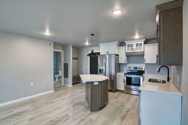 Interior Photo - City Line Heights