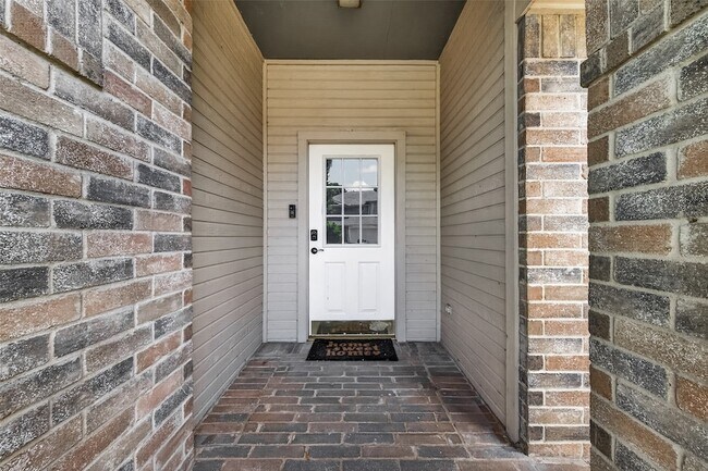 Building Photo - 22619 Old Church Ln